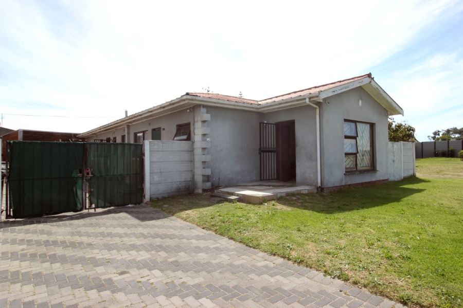 4 Bedroom Property for Sale in Hillview Western Cape